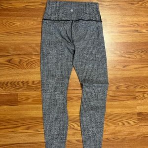 Lululemon leggings, size 6, excellent condition